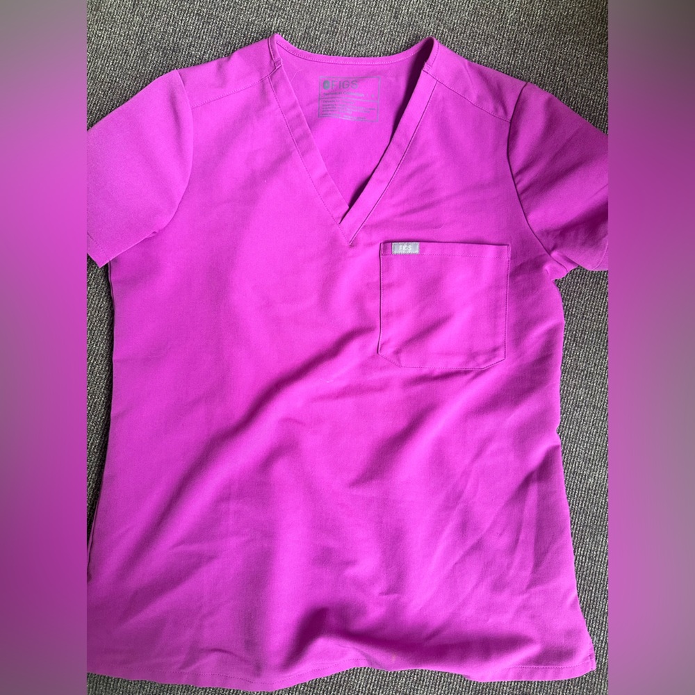 FIGS bright fuchsia Catarina top size small